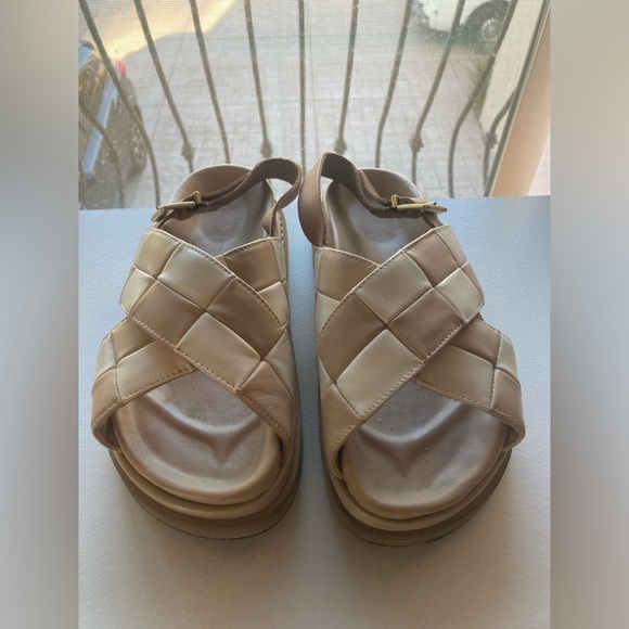 Alohas Sandals - Picture 1 of 10
